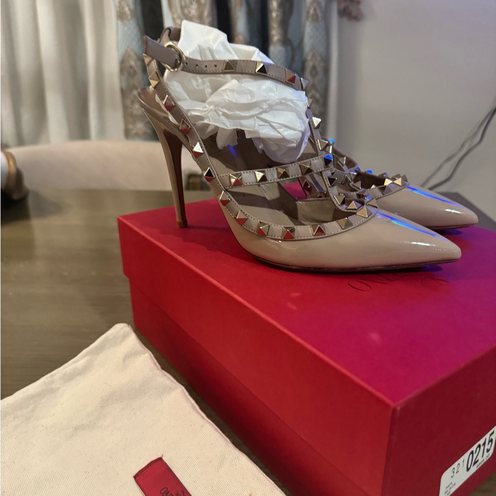 Valentino Rockstud Caged 100 Patent Pump
